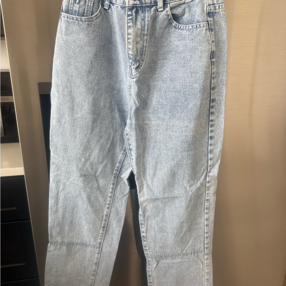 Women’s Light Wash Blue Jeans